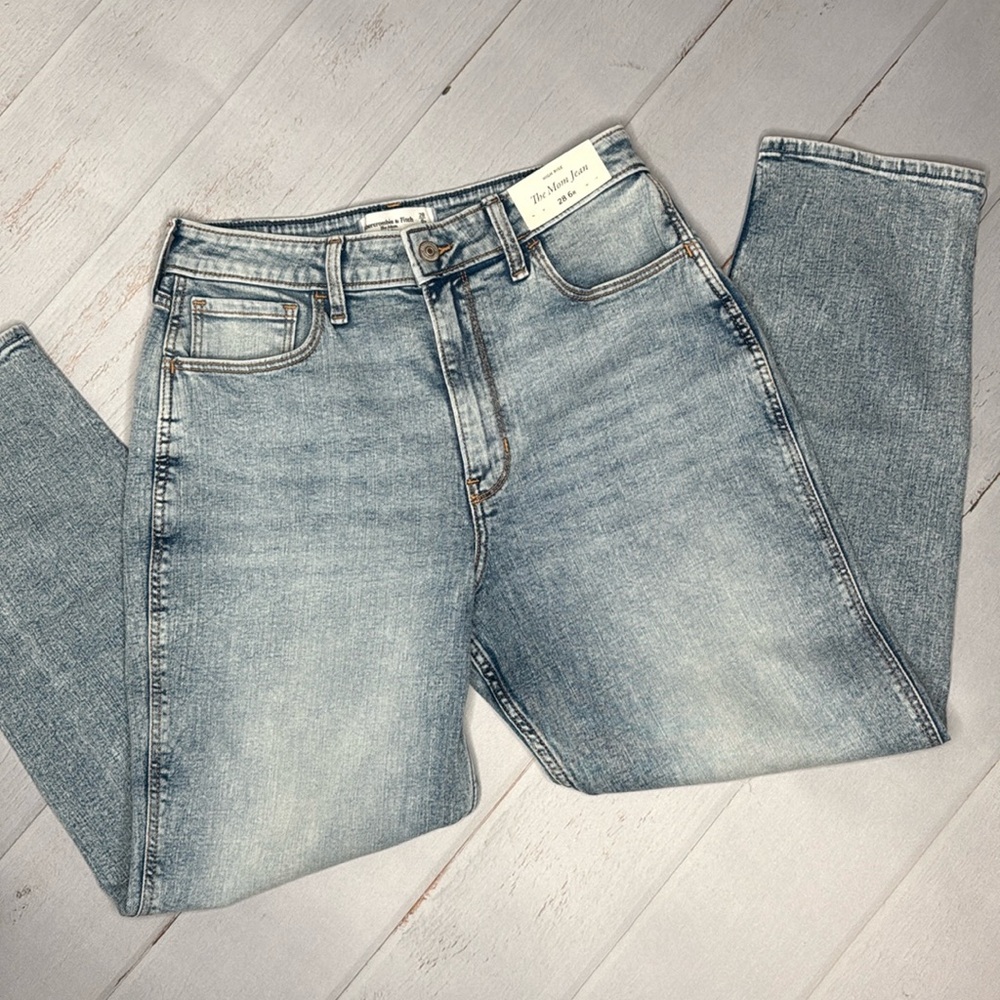 Abercrombie & Fitch Light Wash Straight Leg Jeans
